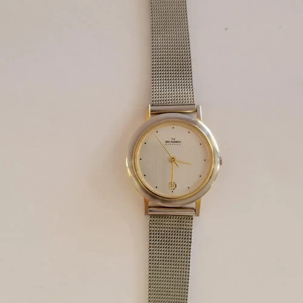 Skagen Womens Watch Silver Dial Gold Case Silver Mesh Bracelet Date 165GS